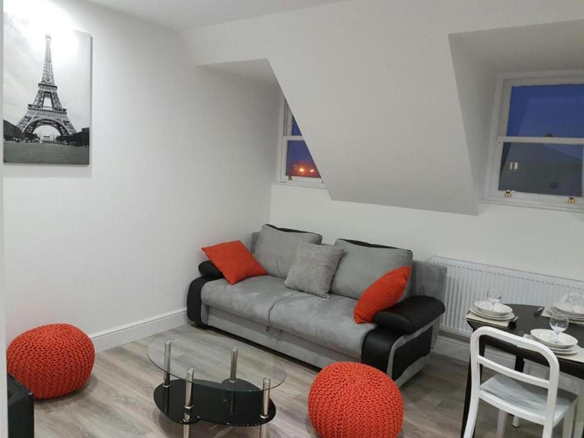 Stunning 2-Bed Apartment In Chelmsford Kültér fotó